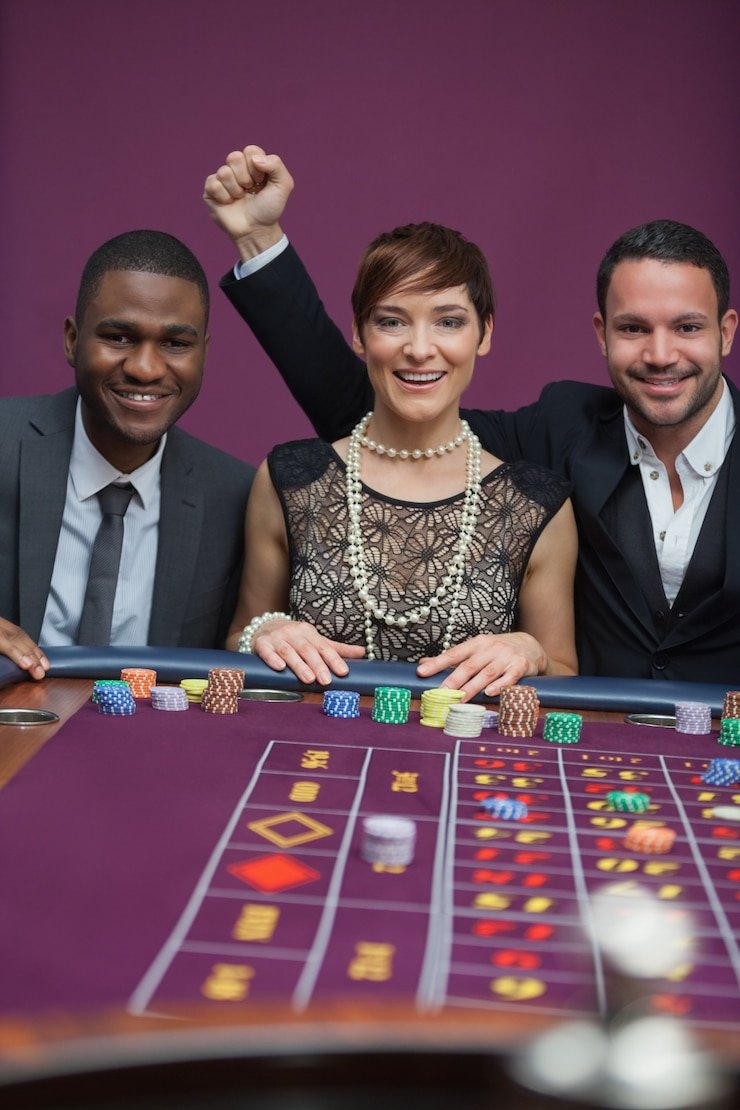 Detail fitur bonus dan simbol-simbol dalam Big Bass Bonanza di roket88